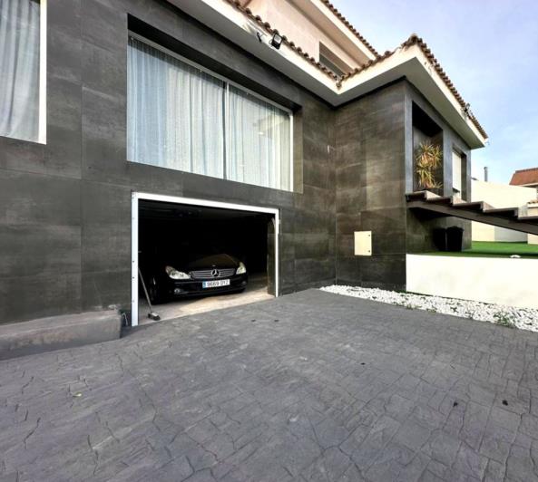 Image No.33-4 Bed Villa / Detached for sale