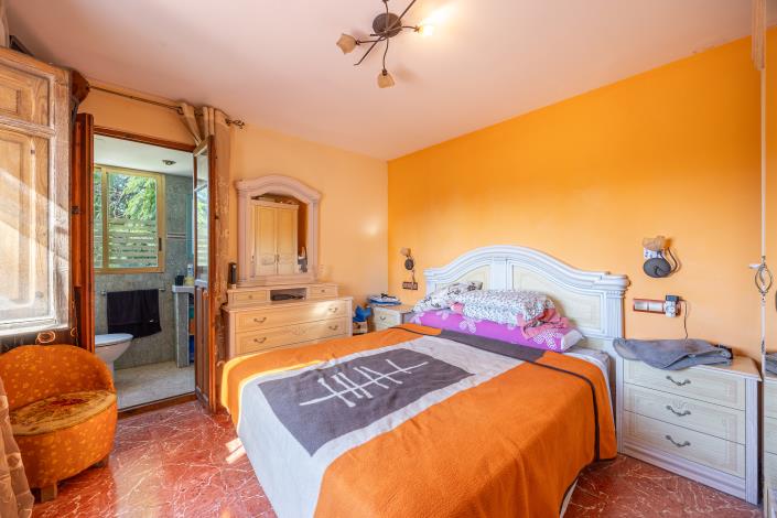 Image No.19-4 Bed Townhouse for sale