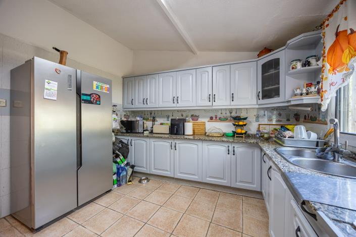 Image No.25-4 Bed Townhouse for sale