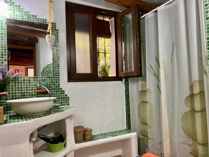 Image No.24-3 Bed Property for sale