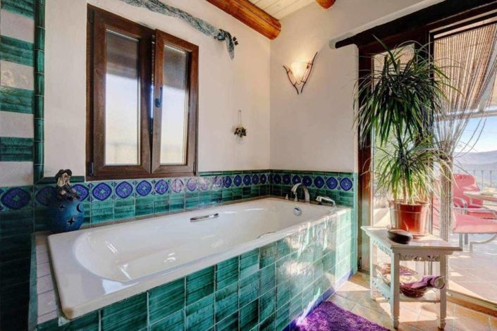 Image No.28-3 Bed Property for sale