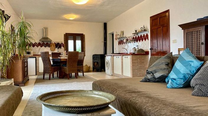 Image No.40-3 Bed Property for sale