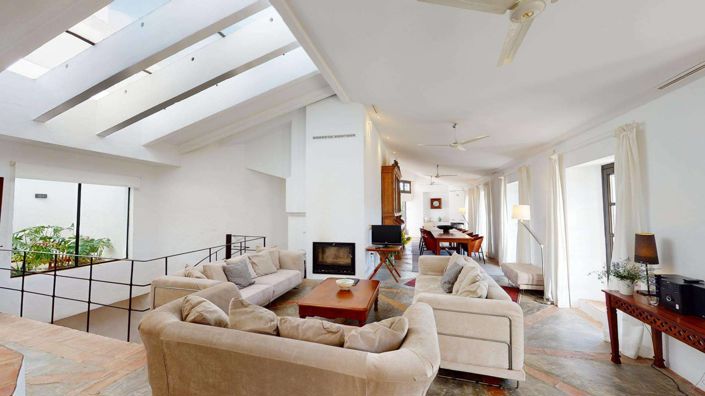 Image No.15-12 Bed Property for sale