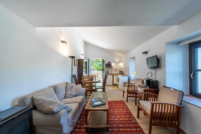 Image No.19-12 Bed Property for sale