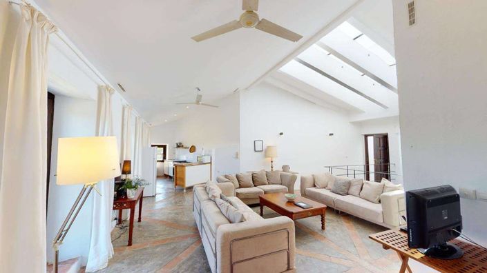 Image No.22-12 Bed Property for sale