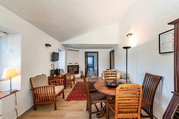 Image No.25-12 Bed Property for sale