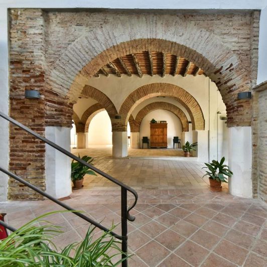 Image No.31-12 Bed Property for sale