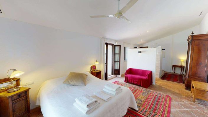 Image No.33-12 Bed Property for sale