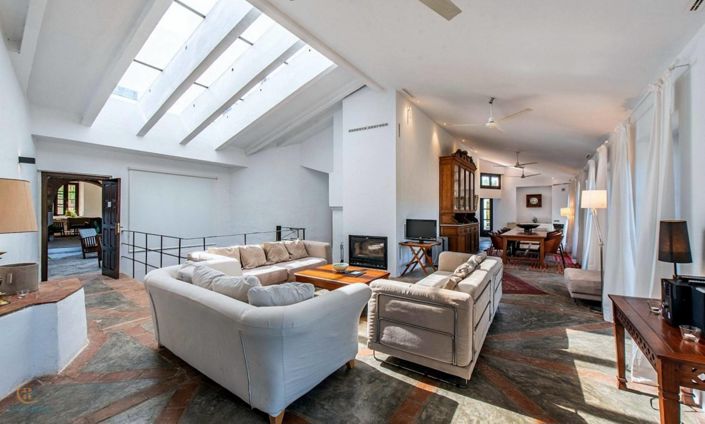 Image No.8-12 Bed Property for sale