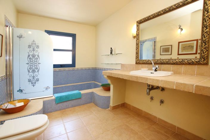 Image No.17-9 Bed Property for sale