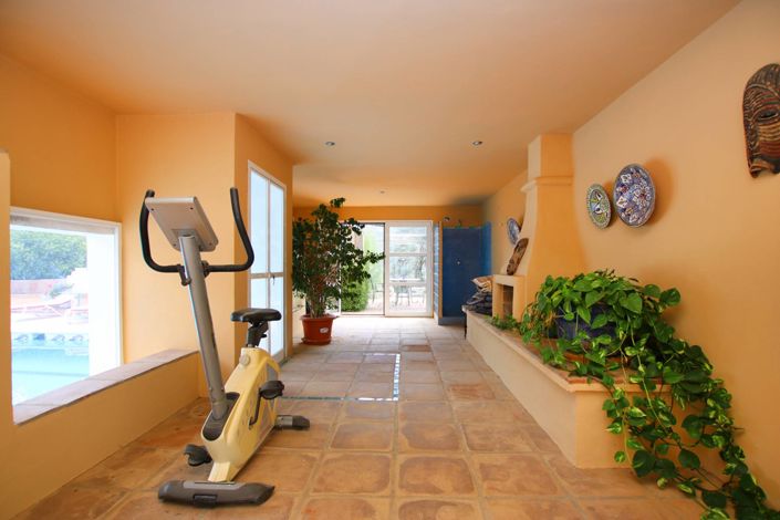 Image No.22-9 Bed Property for sale