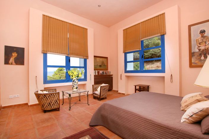 Image No.23-9 Bed Property for sale