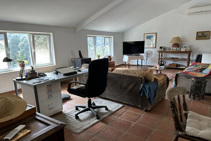 Image No.25-9 Bed Property for sale