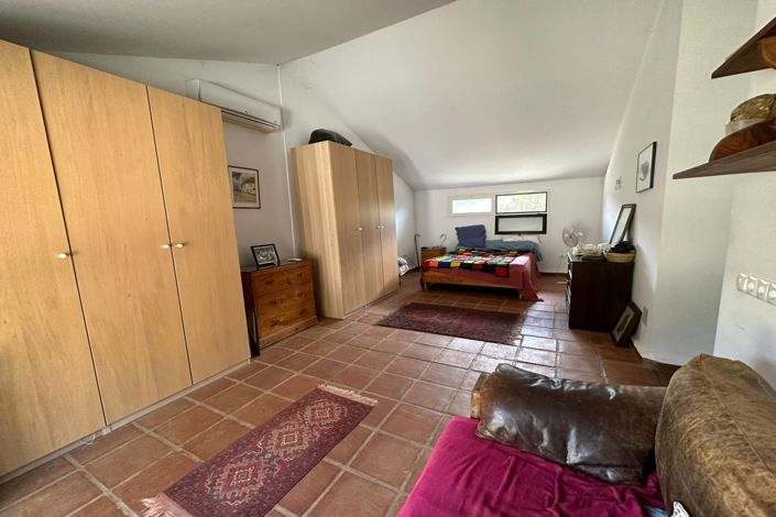 Image No.26-9 Bed Property for sale