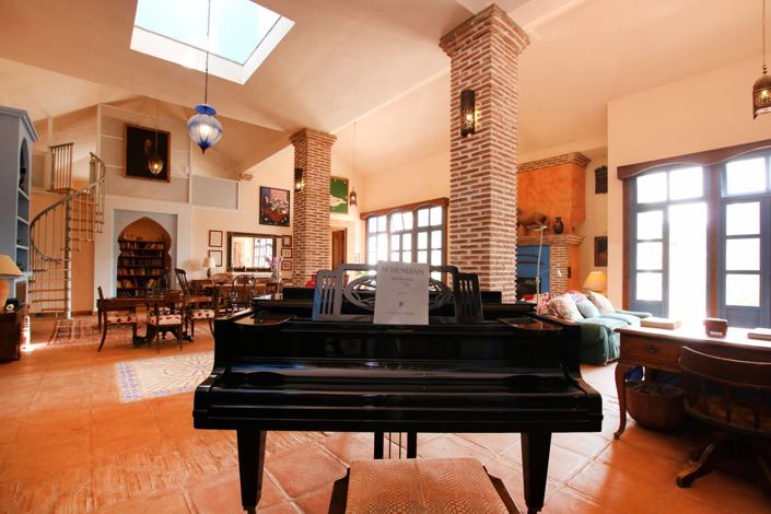 Image No.28-9 Bed Property for sale