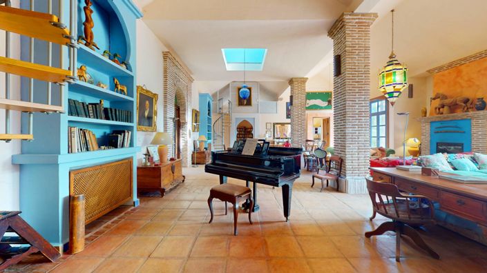 Image No.30-9 Bed Property for sale