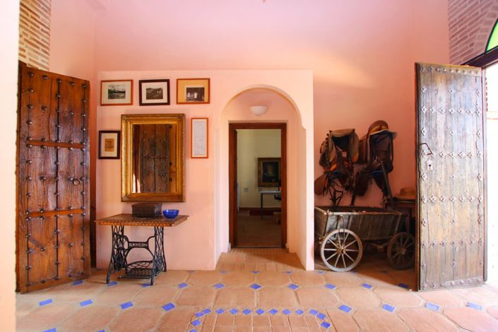 Image No.9-9 Bed Property for sale