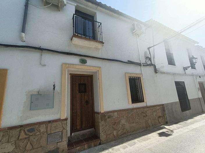 Image No.24-3 Bed Townhouse for sale