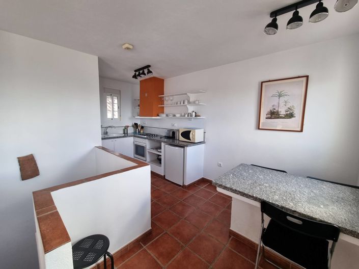 Image No.10-6 Bed Property for sale