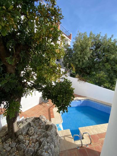 Image No.2-6 Bed Property for sale