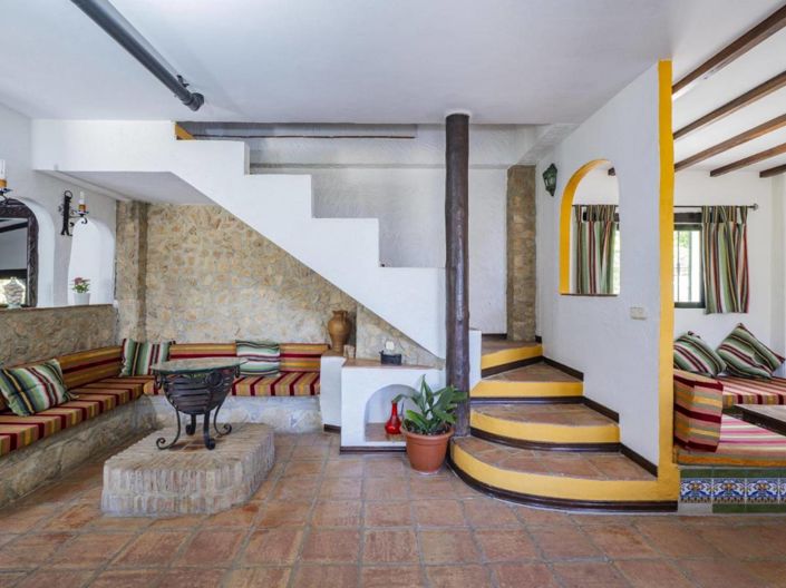 Image No.2-6 Bed Country House for sale