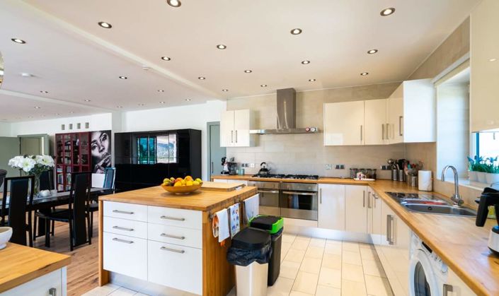 Image No.8-Maison de campagne de 6 chambres à vendre à Iznájar