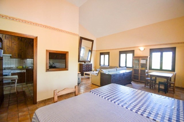 Image No.11-17 Bed Property for sale