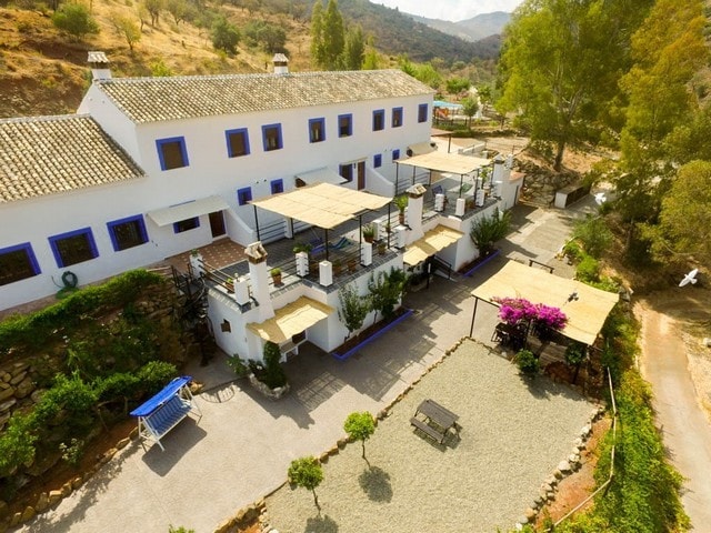 Image No.12-17 Bed Property for sale