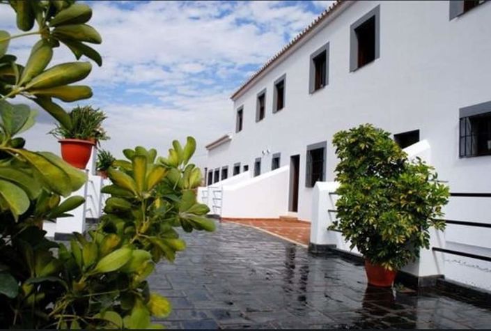 Image No.21-17 Bed Property for sale