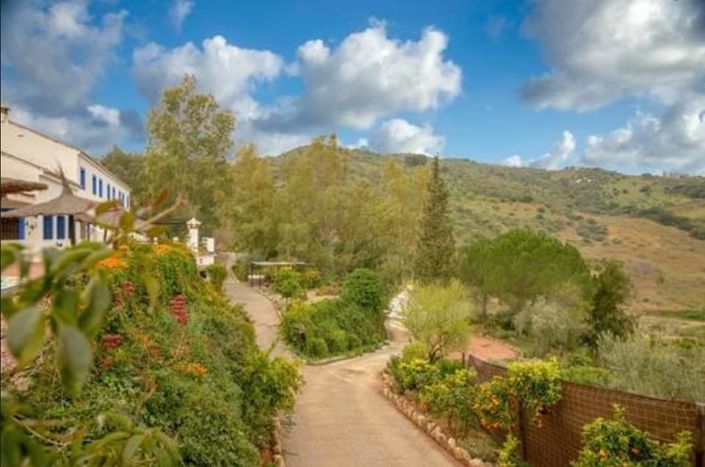 Image No.24-17 Bed Property for sale