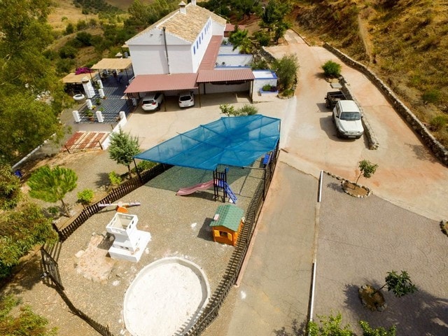 Image No.9-17 Bed Property for sale