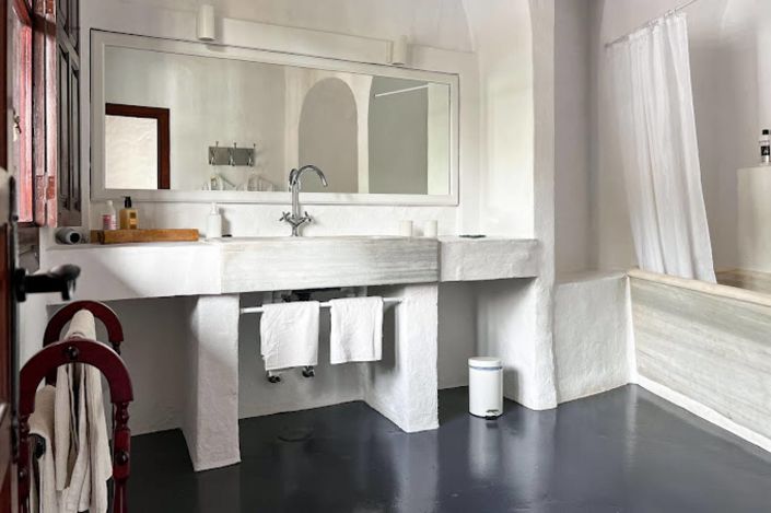 Image No.11-9 Bed Country House for sale