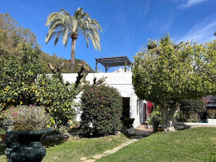 Image No.21-9 Bed Country House for sale