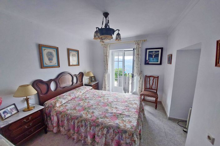 Image No.10-6 Bed Village House for sale