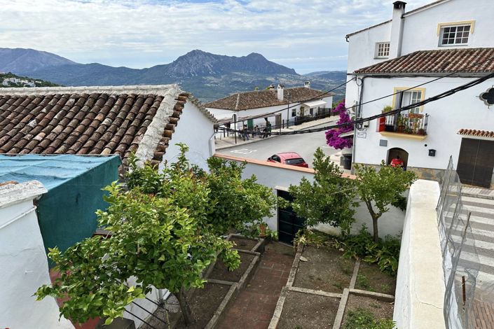 Image No.2-6 Bed Village House for sale