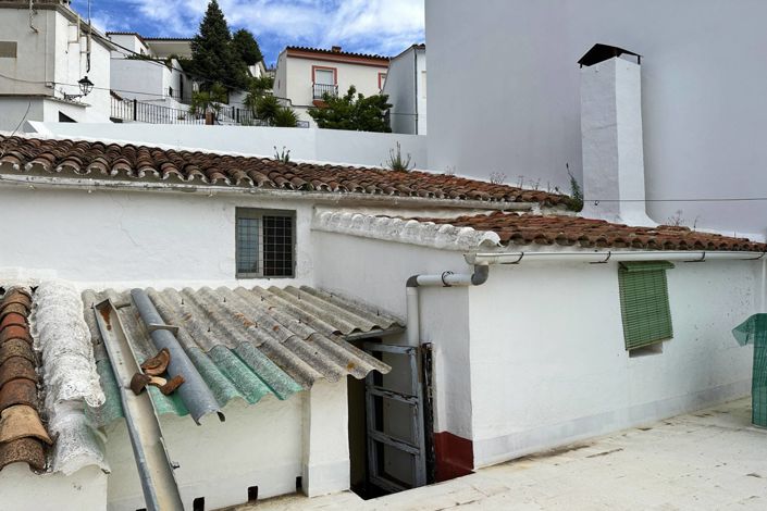 Image No.7-6 Bed Village House for sale