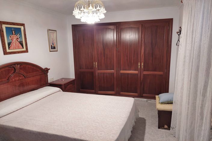 Image No.8-6 Bed Village House for sale