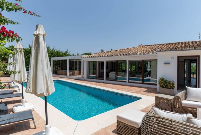 Image No.1-8 Bed Villa for sale