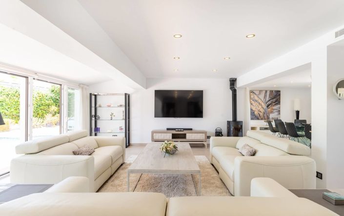 Image No.12-8 Bed Villa for sale