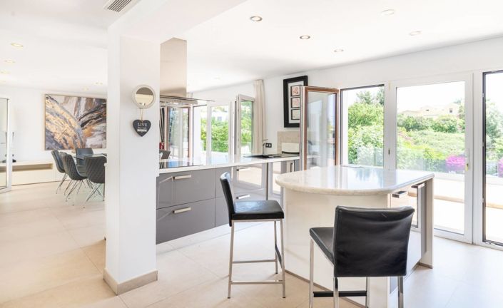 Image No.14-8 Bed Villa for sale