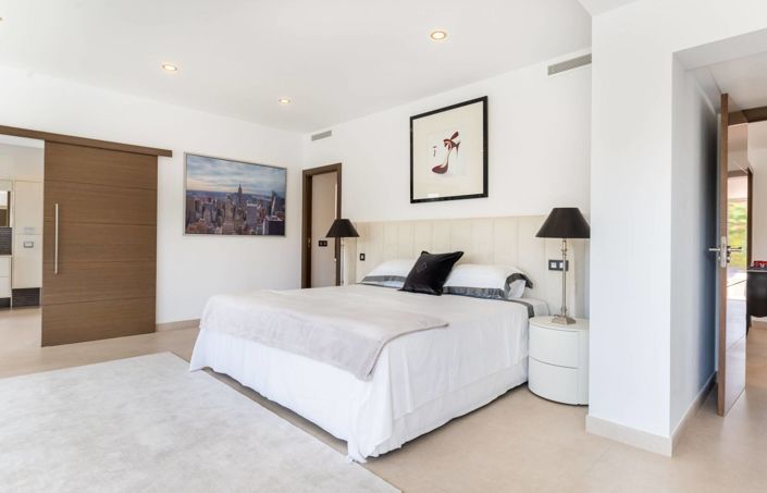 Image No.16-8 Bed Villa for sale