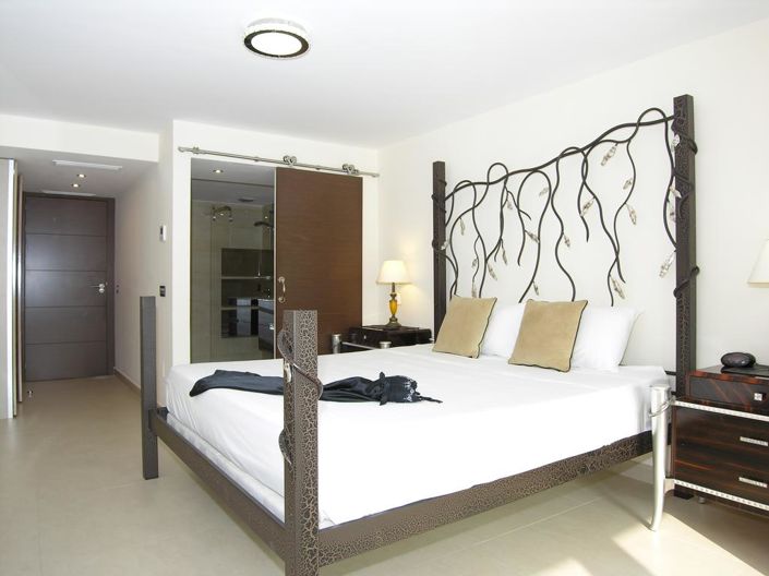 Image No.24-8 Bed Villa for sale