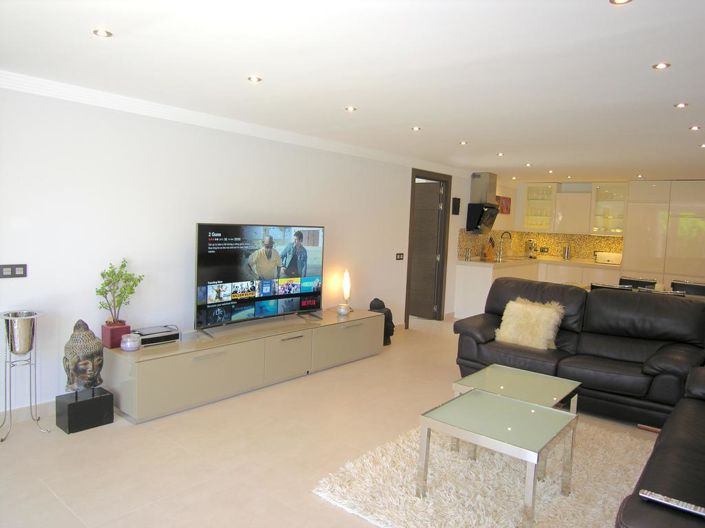 Image No.29-8 Bed Villa for sale