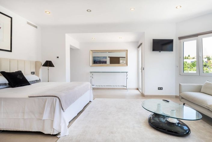 Image No.5-8 Bed Villa for sale