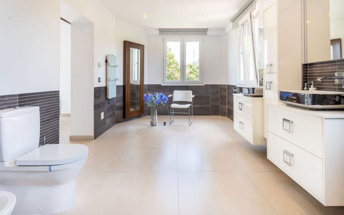 Image No.7-8 Bed Villa for sale