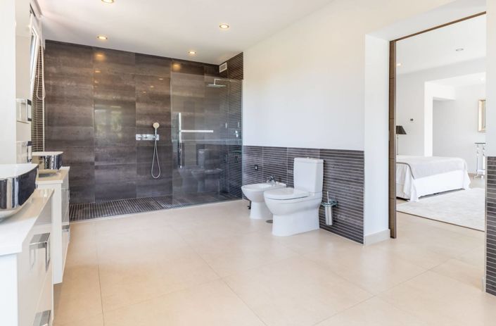 Image No.8-8 Bed Villa for sale