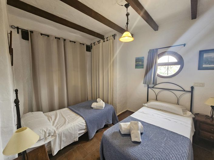 Image No.18-5 Bed Property for sale