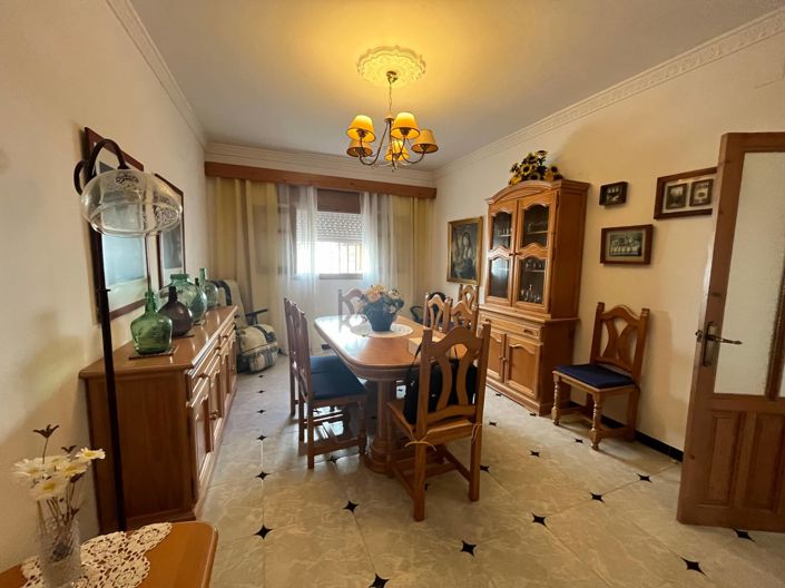 Image No.4-4 Bed Townhouse for sale