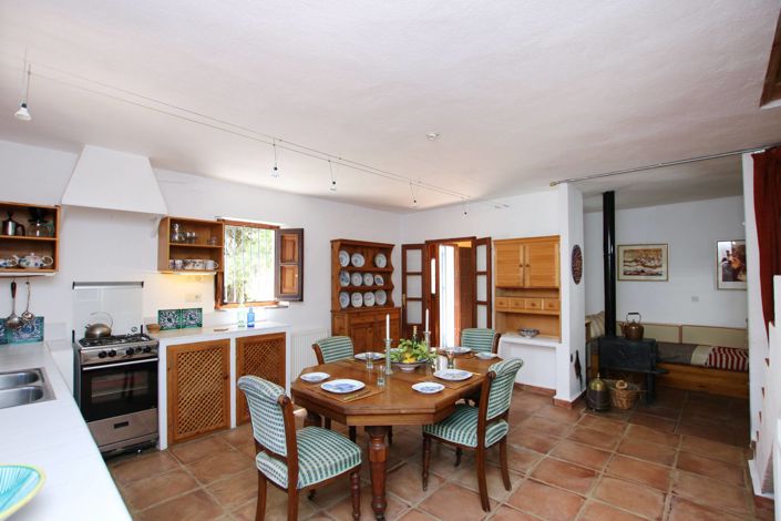 Image No.11-3 Bed Country House for sale