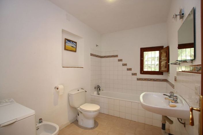 Image No.14-3 Bed Country House for sale